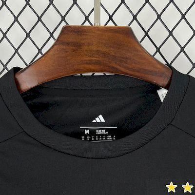 Maillot Benfica d'entraînement 2025-26 de la marque Le 12 -ème Maillot, vue de face avec logo et détails du maillot.