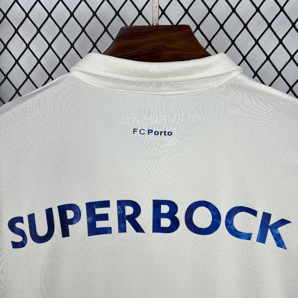Maillot extérieur du FC Porto 2025-26, maillot officiel de l'équipe, en bleu avec logo et détails sportifs visibles.
