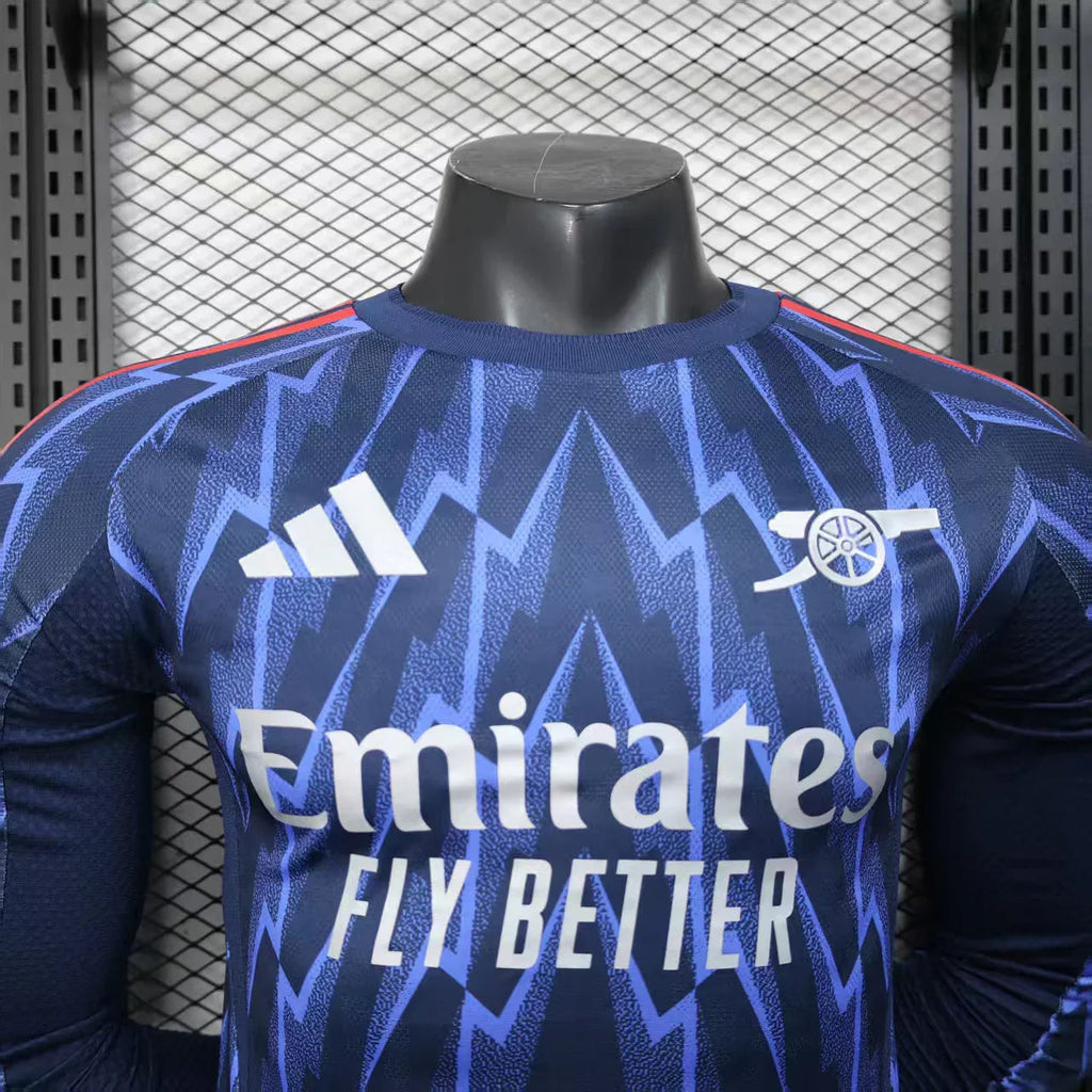 Maillot extérieur long manches Arsenal 2025-26, marque Le 12 -ème Maillot, vue de face avec logo et détails du design.