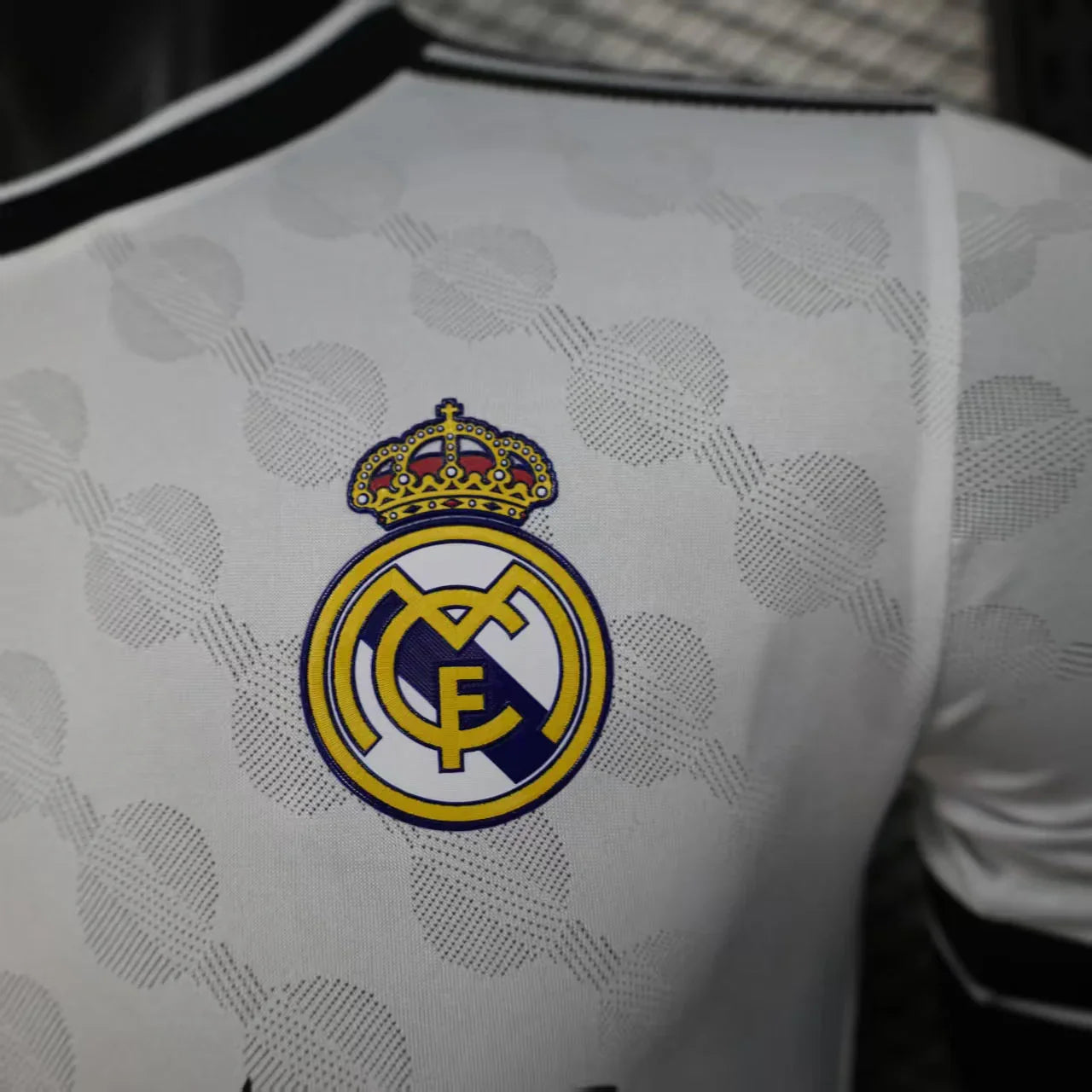 Maillot Concept Real Madrid 2025-26, maillot de football blanc avec logo et détails du club, par Le 12 -ème Maillot.