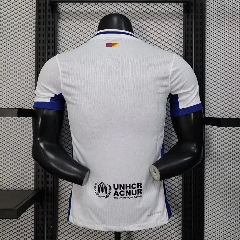 Maillot FC Barcelone concept 2025-26 de Le 12-ème Maillot, devant avec logo et design moderne, sur fond blanc.