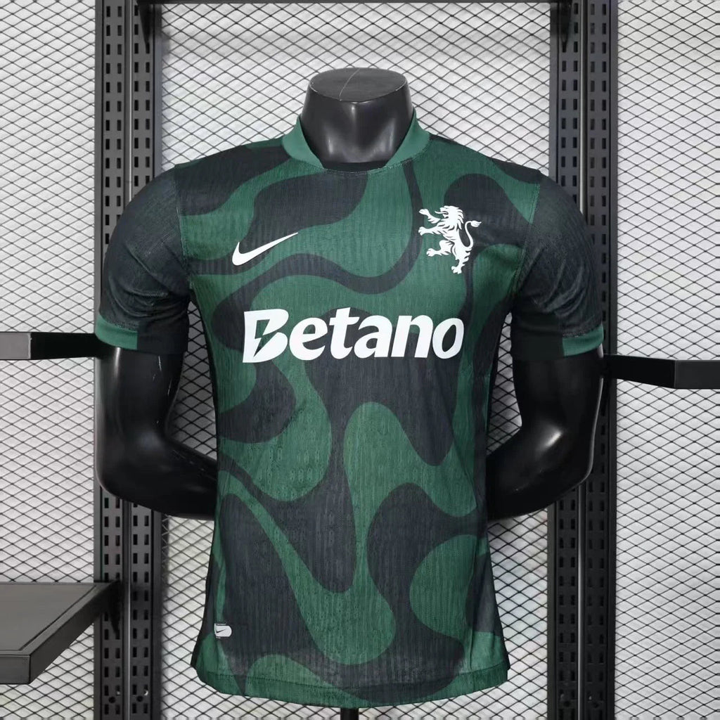 Maillot Sporting 2025-26 de la marque Le 12 -ème Maillot, vue de face avec détails du design sportif et logo.