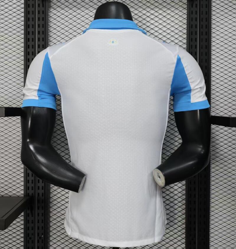 Maillot Marseille 2025-26 Le 12 -ème Maillot, maillot de football avec logo et détails de l'équipe en vue frontale.