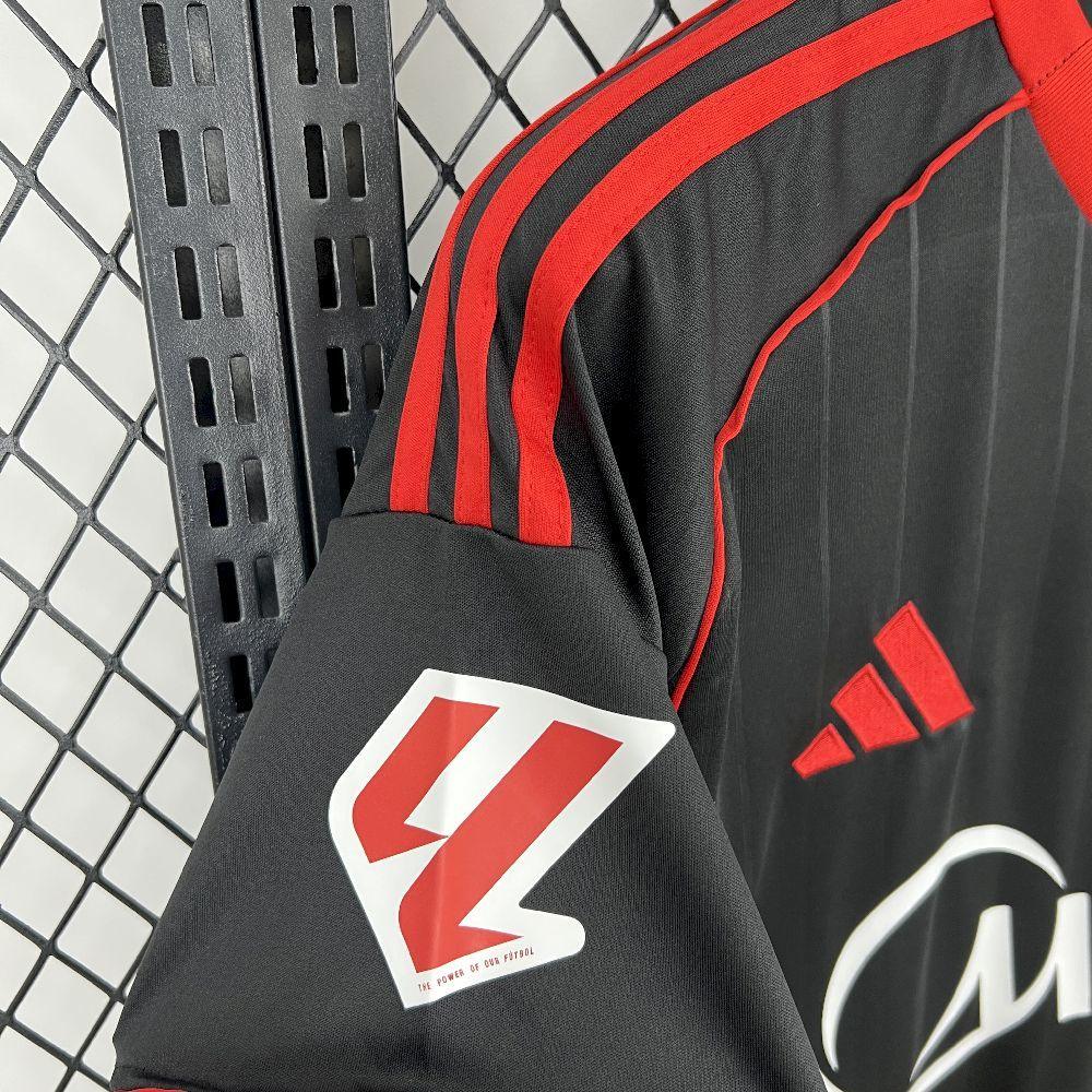 Maillot extérieur Séville 2025-26 de Le 12 -ème Maillot, vue de face avec logo et détails du design.
