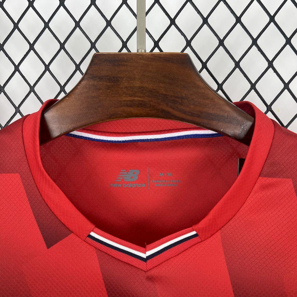 Maillot Lille 2025-26 Le 12 -ème Maillot, jersey de football, blanc avec logo et détails bleus, porté par un joueur.