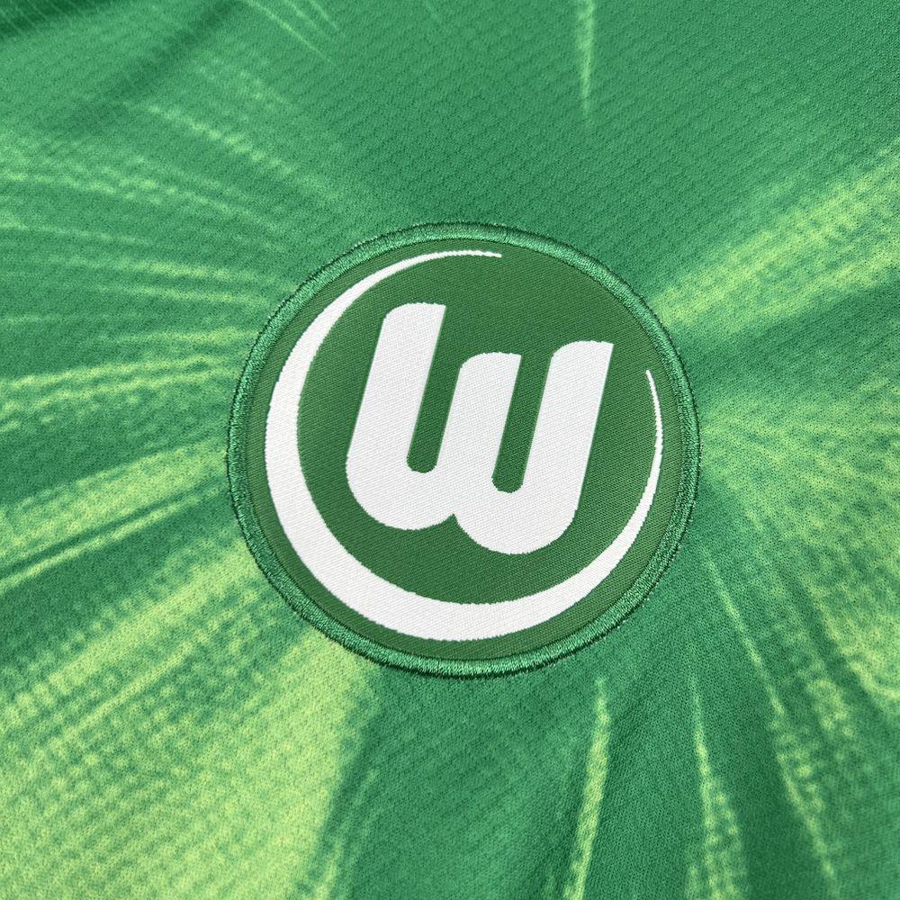 Maillot Wolfsburg 2025-26 Le 12 -ème Maillot, maillot de football avec logo de l'équipe Wolfsburg, en bleu et blanc.