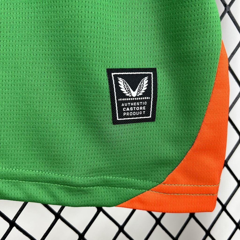 Maillot Irlande 2025 de Le 12 -ème Maillot, vue de face avec logo et design vert et blanc.