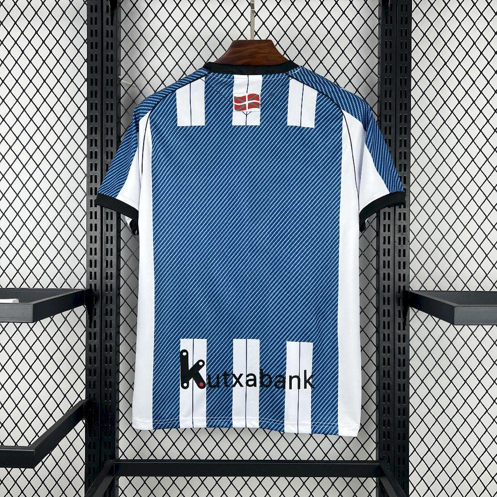 Maillot de football Real Sociedad 2025-26, modèle Le 12 -ème Maillot, vue de face avec logo et détails du maillot.