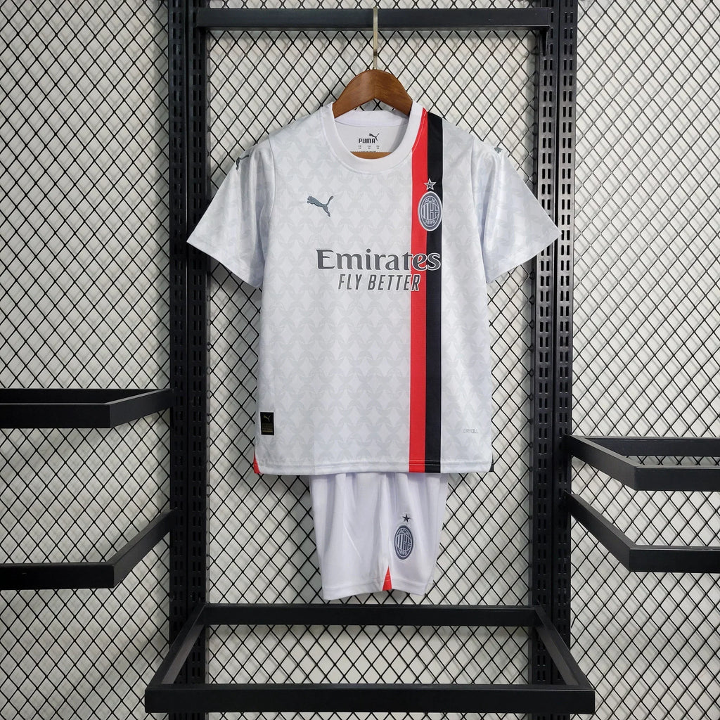 Maillot enfant AC Milan Le 12 -ème Maillot, kit de football avec logo et couleurs officielles, vue de face.