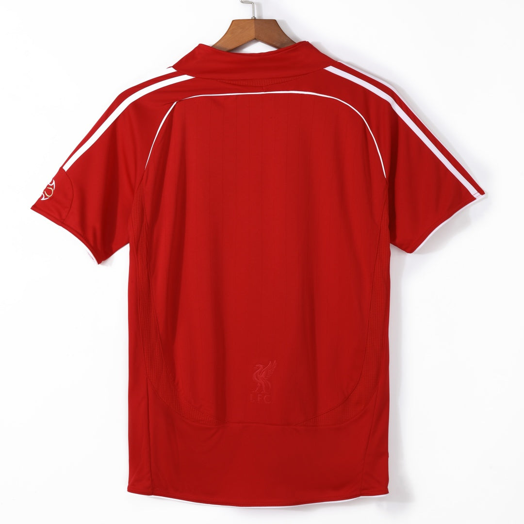 Maillot domicile rétro Liverpool 2006-2007 Le 12 -ème Maillot, maillot de football avec logo et design classique.