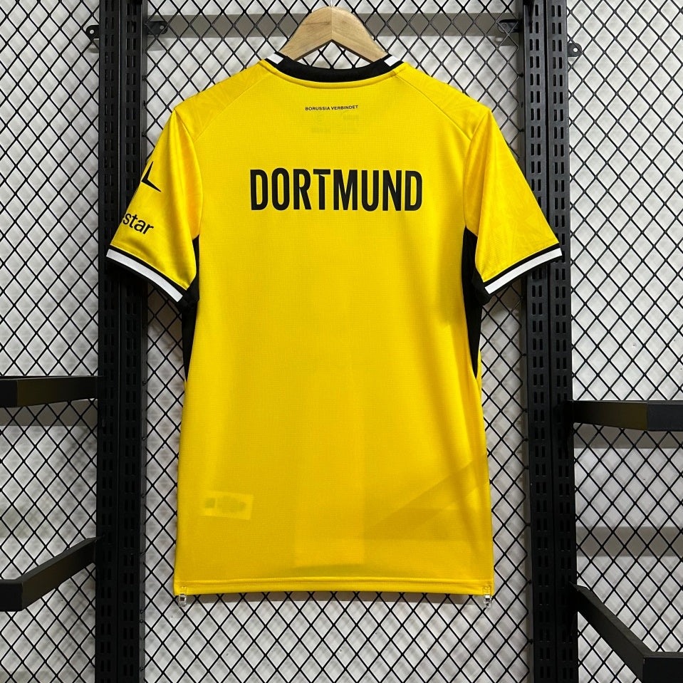 Maillot domicile Dortmund 26/27 Le 12 -ème Maillot, maillot de football jaune avec logo et détails noirs.