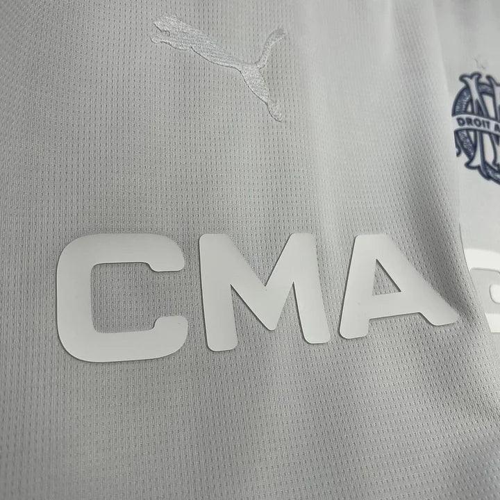 Maillot Olympique de Marseille blanc 2024 2025, édition anniversaire 125 ans, par Le 12 -ème Maillot, vue frontale.