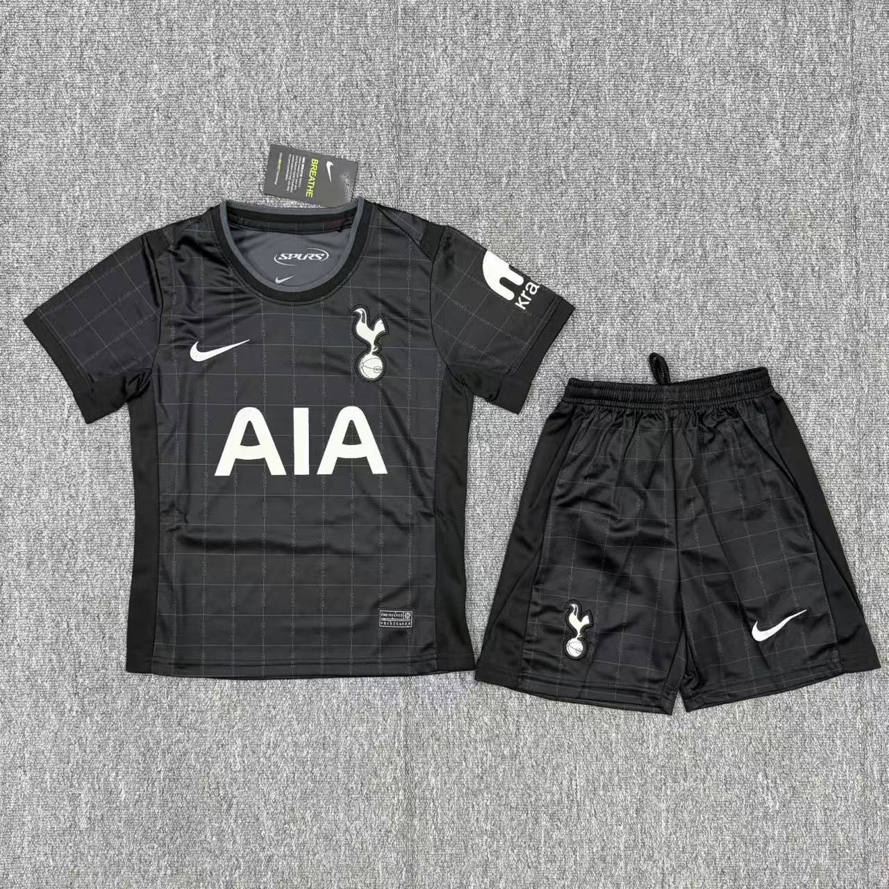 Ensemble pour enfant Tottenham extérieur de Le 12 -ème Maillot, maillot et short bleu avec logos d'équipe.