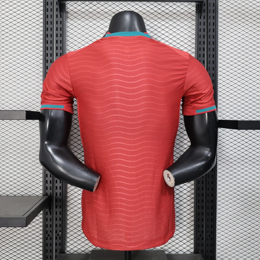 Maillot domicile Portugal 25/26 Le 12 -ème Maillot, maillot de football avec logo et détails de l'équipe Portugal.