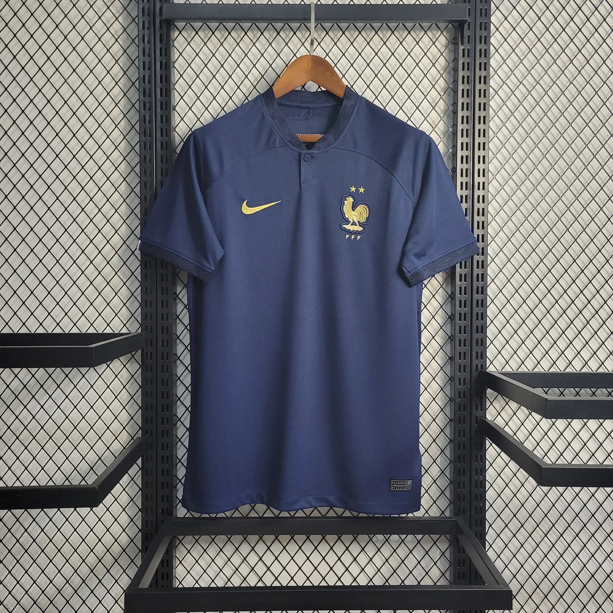Maillot domicile de l'équipe de France de football 2022/23, marque Le 12 -ème Maillot, avec logo et détails du maillot.
