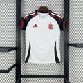 Maillot extérieur féminin Flamengo 2025-26 de la marque Le 12, vue de face avec logo et couleurs rouge et noir.