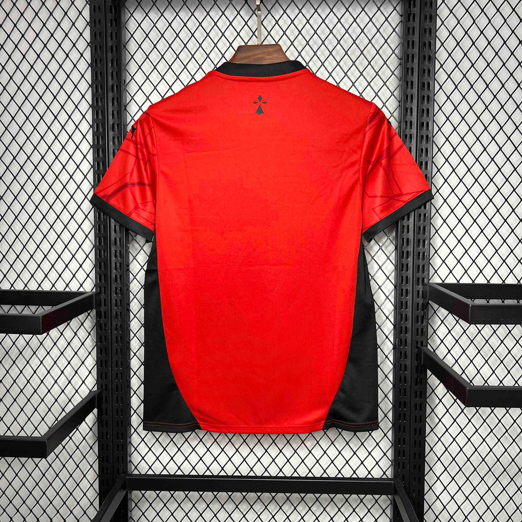 Maillot Rennes 2024-25 Le 12 -ème Maillot, maillot de football blanc avec logo et détails rouges et bleus.