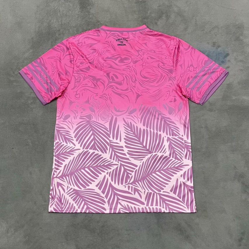 Maillot de football Le 12 -ème Maillot Miami Spécial rose pour enfants 25/26, vêtement sportif coloré et confortable.