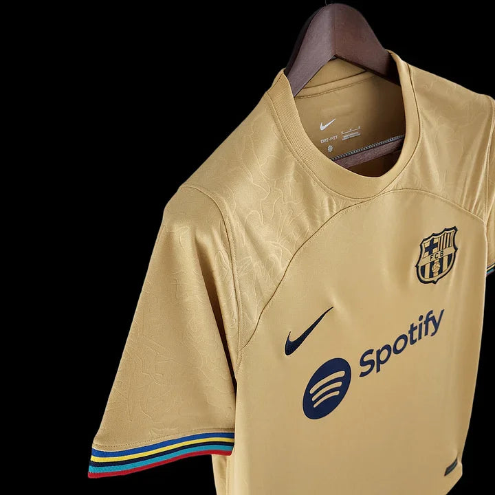 Maillot extérieur du FC Barcelone 2022/23, marque Le 12, vue de face avec le design officiel de la saison 2022-2023.