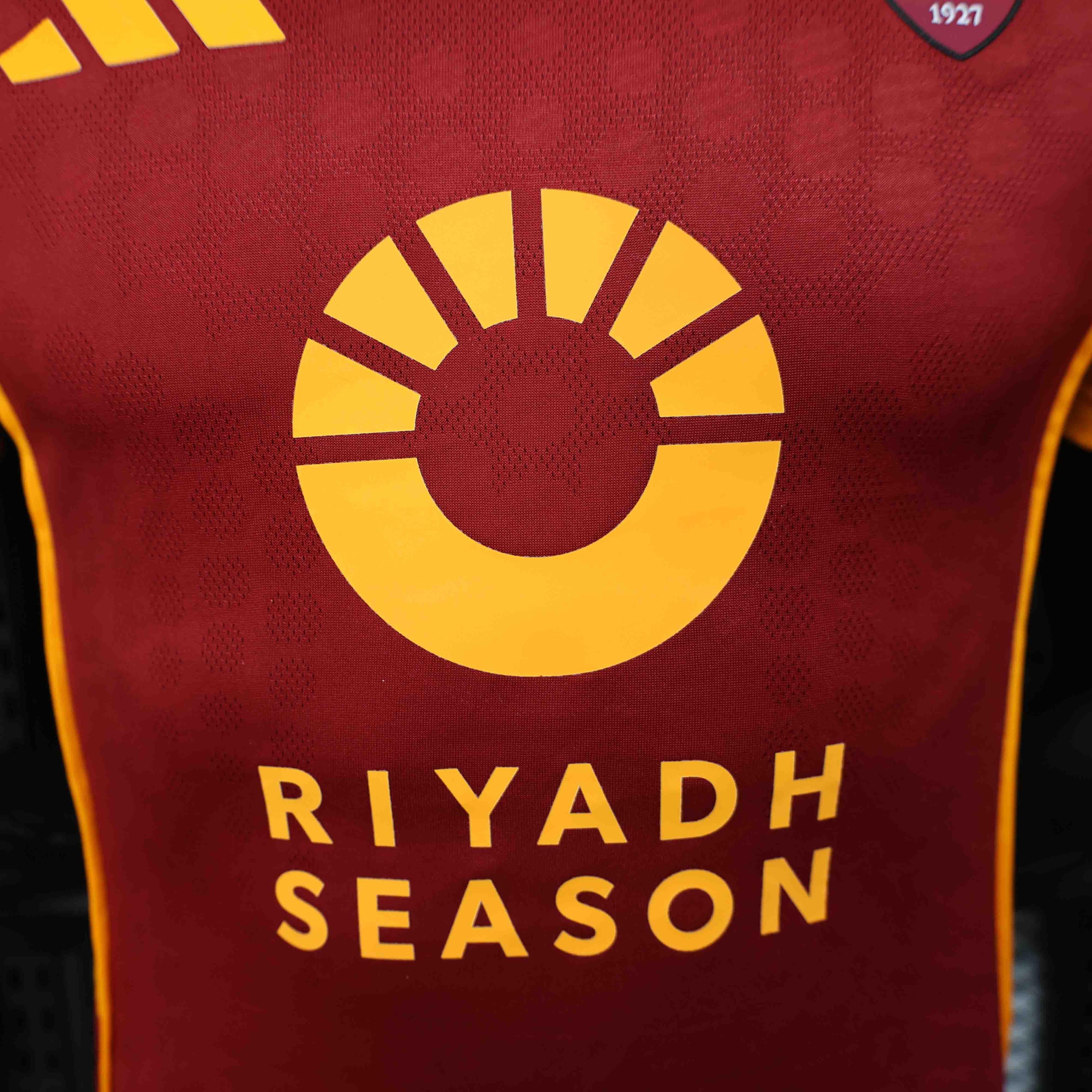 Maillot de football Roma 2025-26 de la marque Le 12-ème, vue front avec logo et détails du maillot.