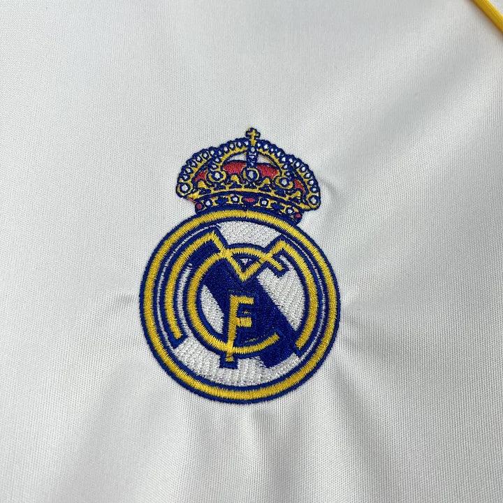 Maillot domicile Real Madrid 2025-2026 par Le 12-ème Maillot, vue du devant avec logo et détails du maillot de football.
