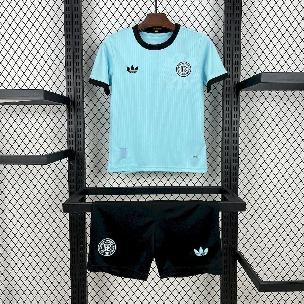 Maillot enfant Allemagne 2025 de la collection Le 12, vue en gros plan, avec logo et détails du kit sportif.