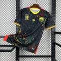 Maillot de football Cameroun Coupe du Monde 2026 Le 12 -ème Maillot, vue de face avec logo et détails en bleu et vert.