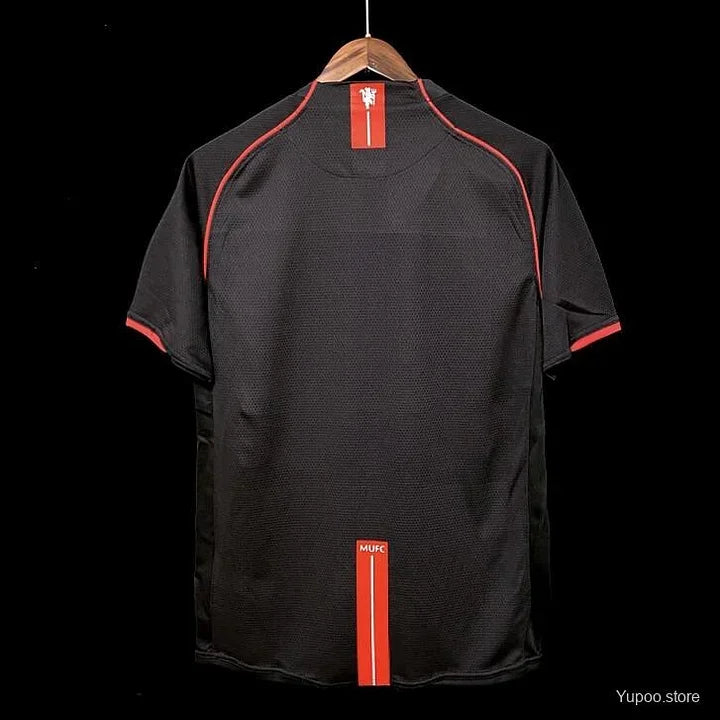 Maillot Manchester United rétro 2007-2008 de la marque Le 12-ème, vue de face avec détails du design vintage.
