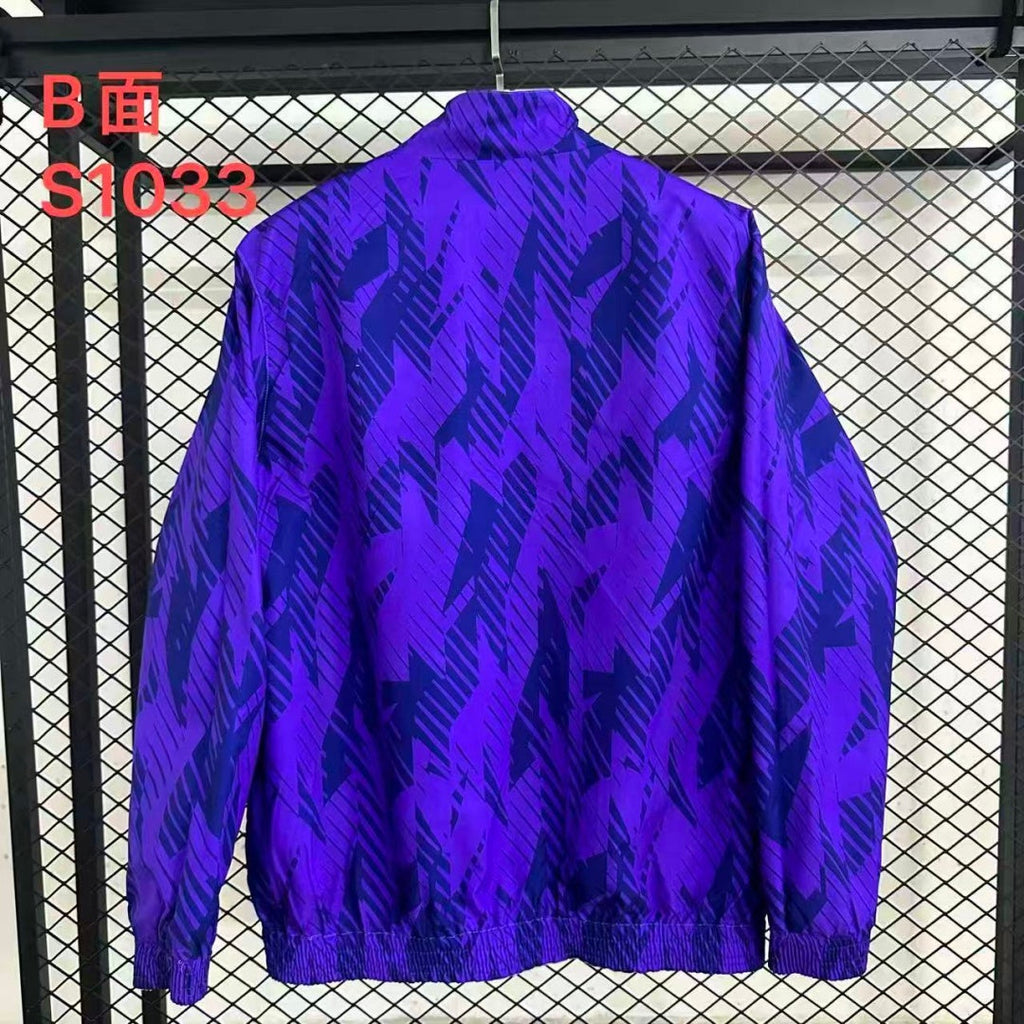 Veste coupe-vent réversible Le 12 -ème Maillot Argentine, design coloré et légère, portée sur mannequin.