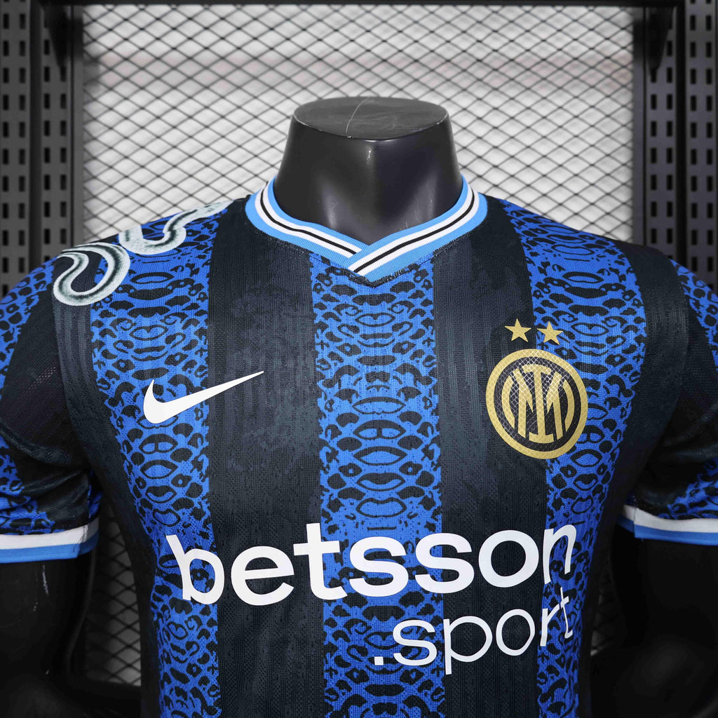 Maillot concept Inter Milan 2025-26 de la marque Le 12-ème Maillot, vue de face avec logo et design moderne.