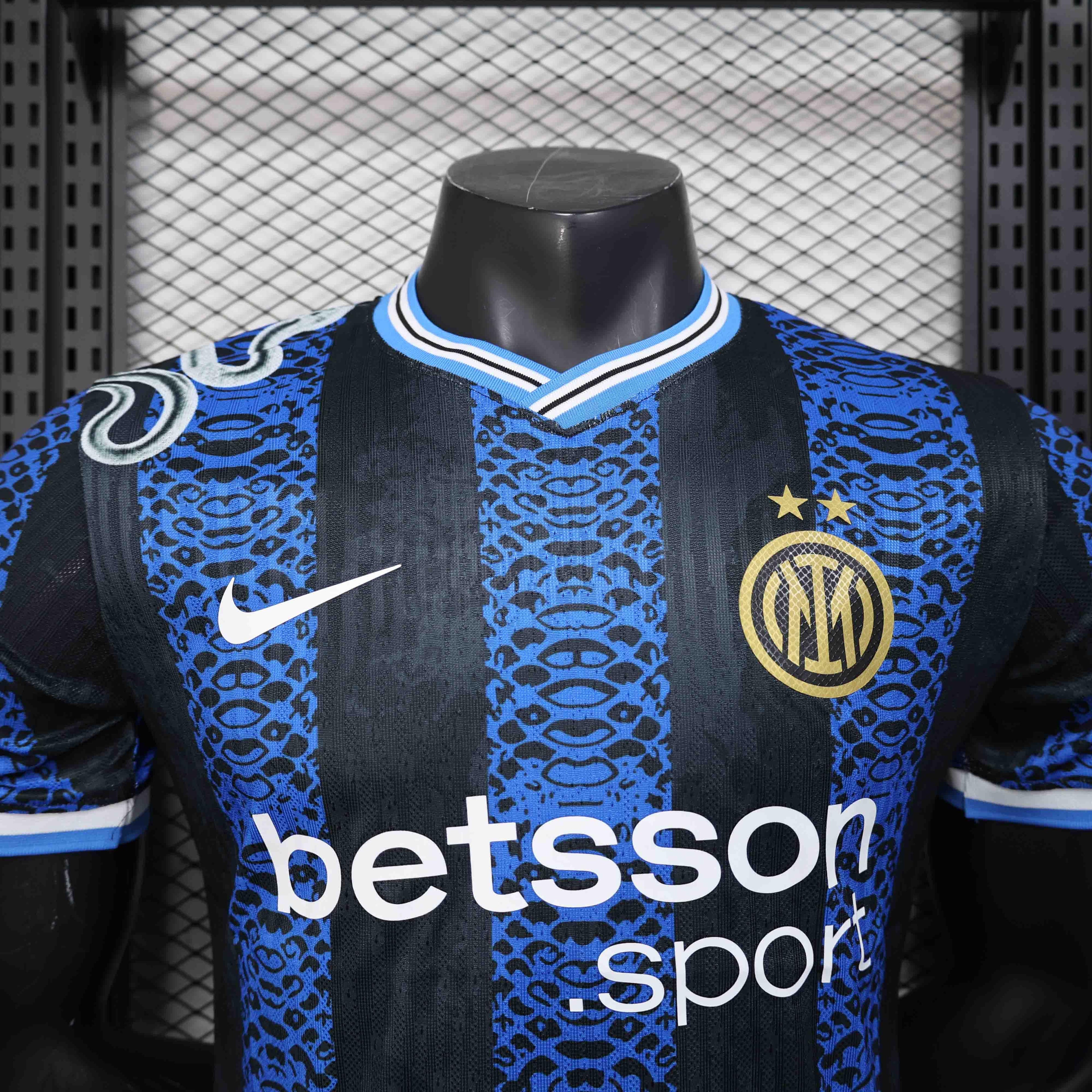 Maillot concept Inter Milan 2025-26 de la marque Le 12-ème Maillot, vue de face avec logo et design moderne.