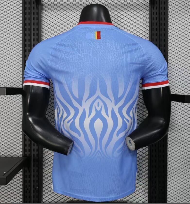 Maillot de football Congo Coupe du Monde 2026, Le 12 -ème Maillot, vue de face avec logo et détails en bleu et jaune.