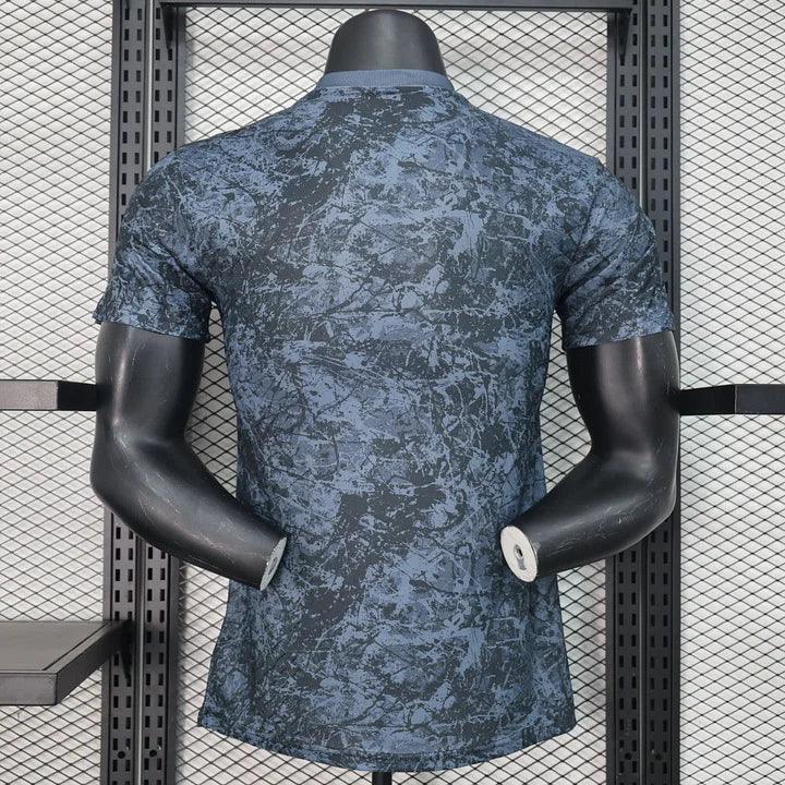 Maillot Manchester United Concept 2024-2025 de la marque Le 12-ème Maillot, vue de face avec logo et design moderne.