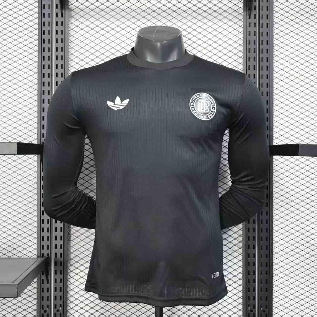 Maillot manches longues de l'équipe d'Allemagne 2025-26 par Le 12 -ème Maillot, vue front avec logo et design officiel.