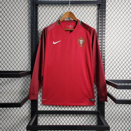 Maillot Portugal 2016 à manches longues, style rétro, de la marque Le 12 -ème Maillot, vue de face avec détails du design.