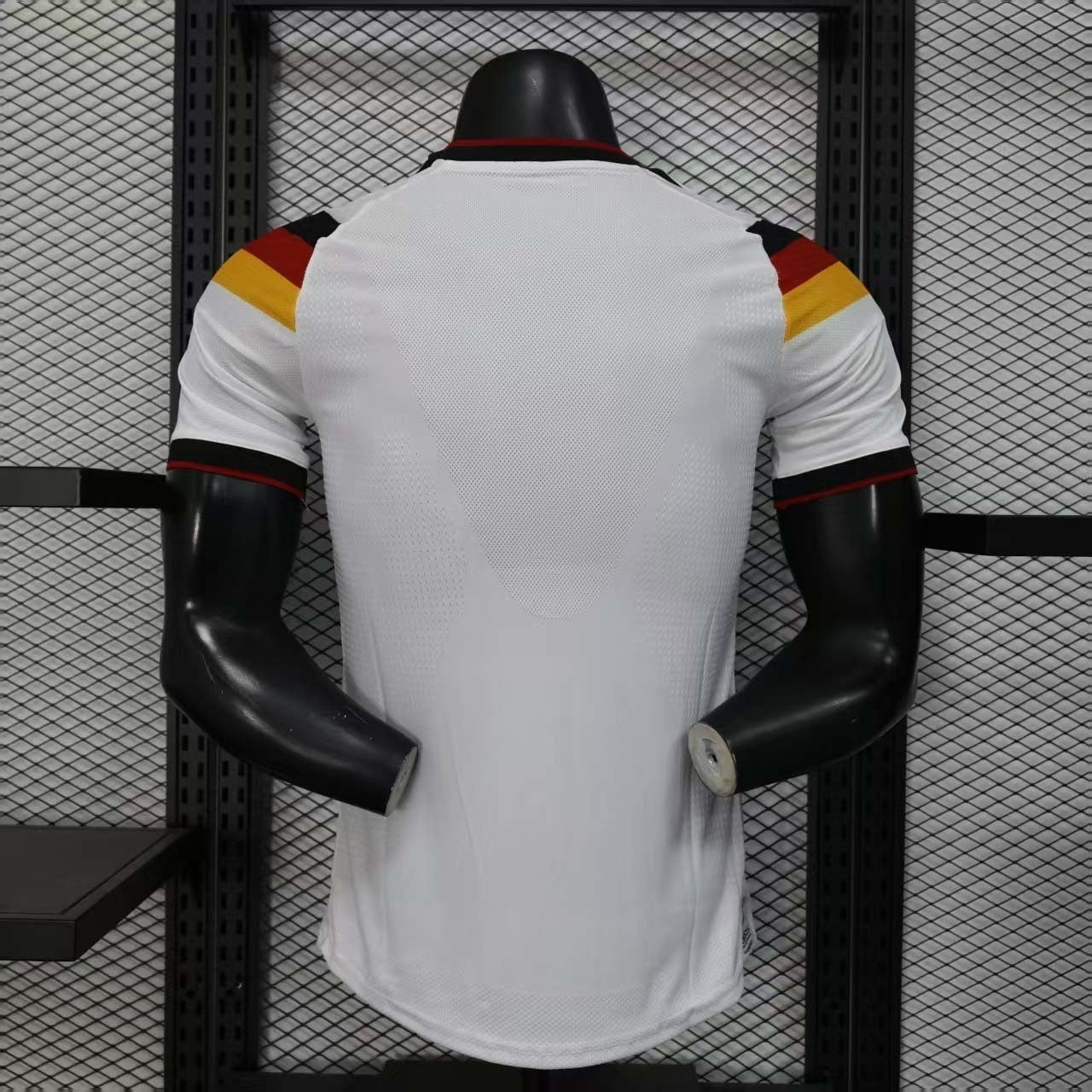 Maillot Allemagne Coupe du monde 2026 Le 12 -ème Maillot, vue de face, logo et design national visible.