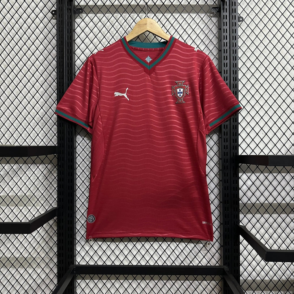 Maillot domicile Portugal 25/26 de Le 12 -ème Maillot, maillot de football avec logo Portugal, couleur rouge et vert.
