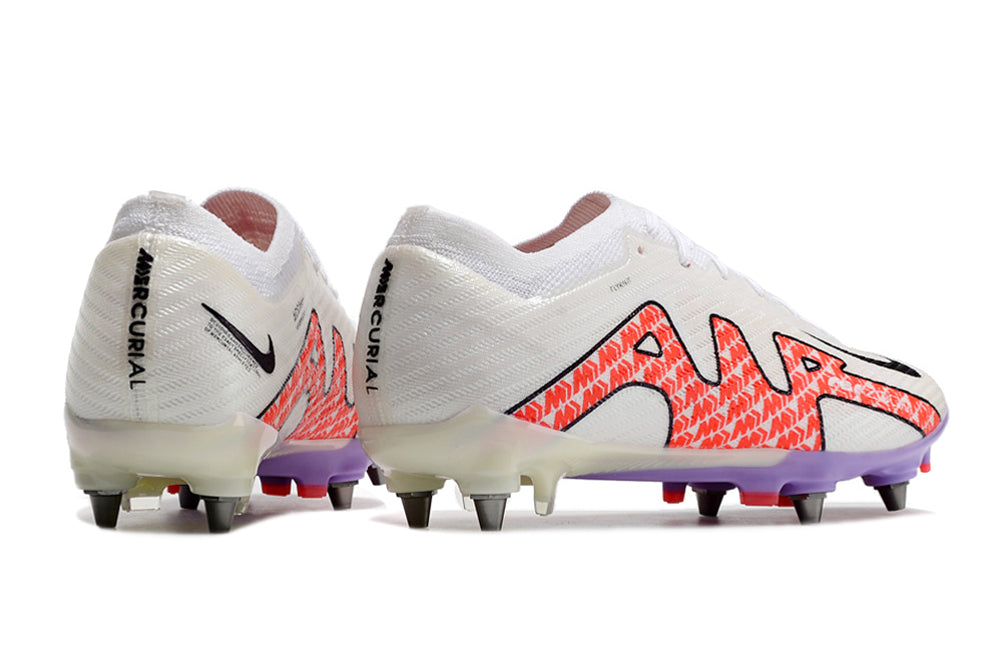 Crampons pour chaussures de soccer Mercurial Vapor XV Elite, noir et orange, avec pointes en acier, fabriqués par Le 12 -ème Maillot.