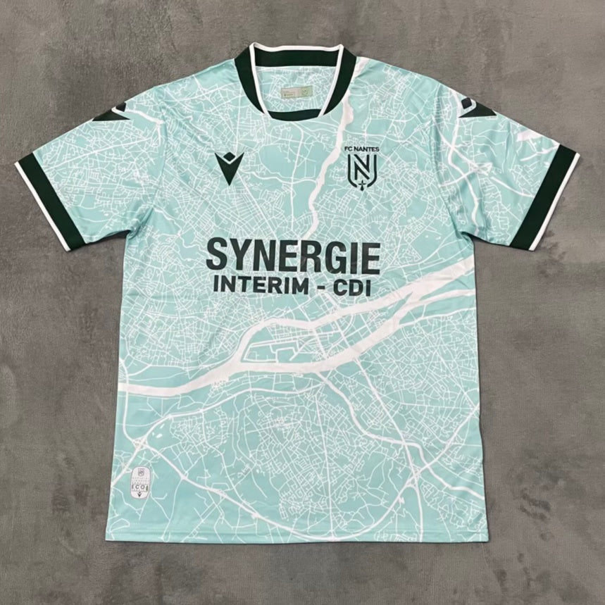 Maillot extérieur Nantes 25/26 de Le 12 -ème Maillot, maillot de football avec logo et couleurs officielles.