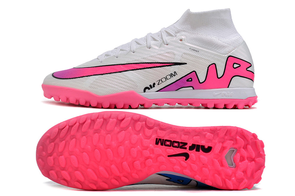 Crampons Mercurial Superfly IX Elite de Le 12 -ème Maillot, vue détaillée avec crampons en acier pour soccer.