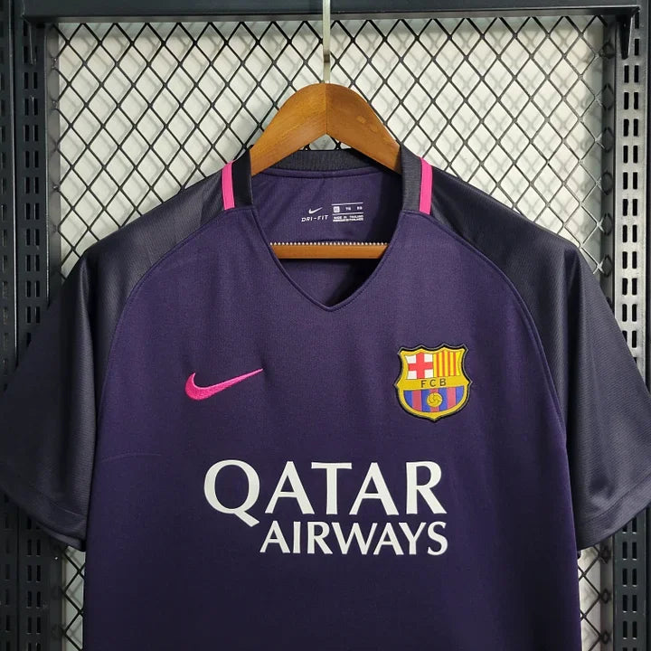 Maillot rétro FC Barcelone 2016-2017 Le 12-ème, maillot de football avec logo et design classique, vue de face.