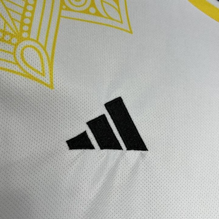Maillot Real Madrid foot concept 2024-2025 de la marque Le 12-ème Maillot, vu de face avec logo et design moderne.