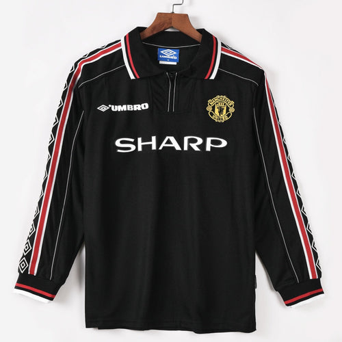 Maillot extérieur Manchester United rétro 1998-1999 à manches longues, marque Le 12 -ème Maillot, tissu rouge et blanc.