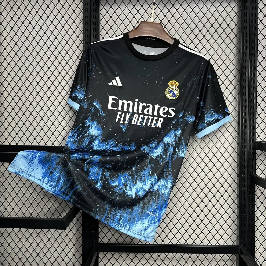 Maillot de football Real Madrid concept 2024-2025, marque Le 12-ème Maillot, vue de face avec détails du design.