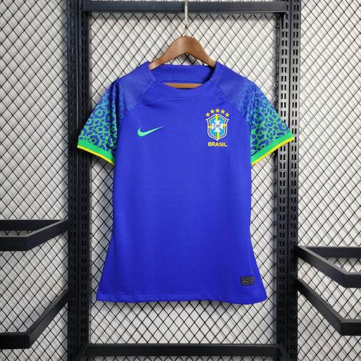 Maillot domicile Brésil 2022/23 Le 12, maillot de football avec logo brésilien, couleurs jaune et vert, vue de face.