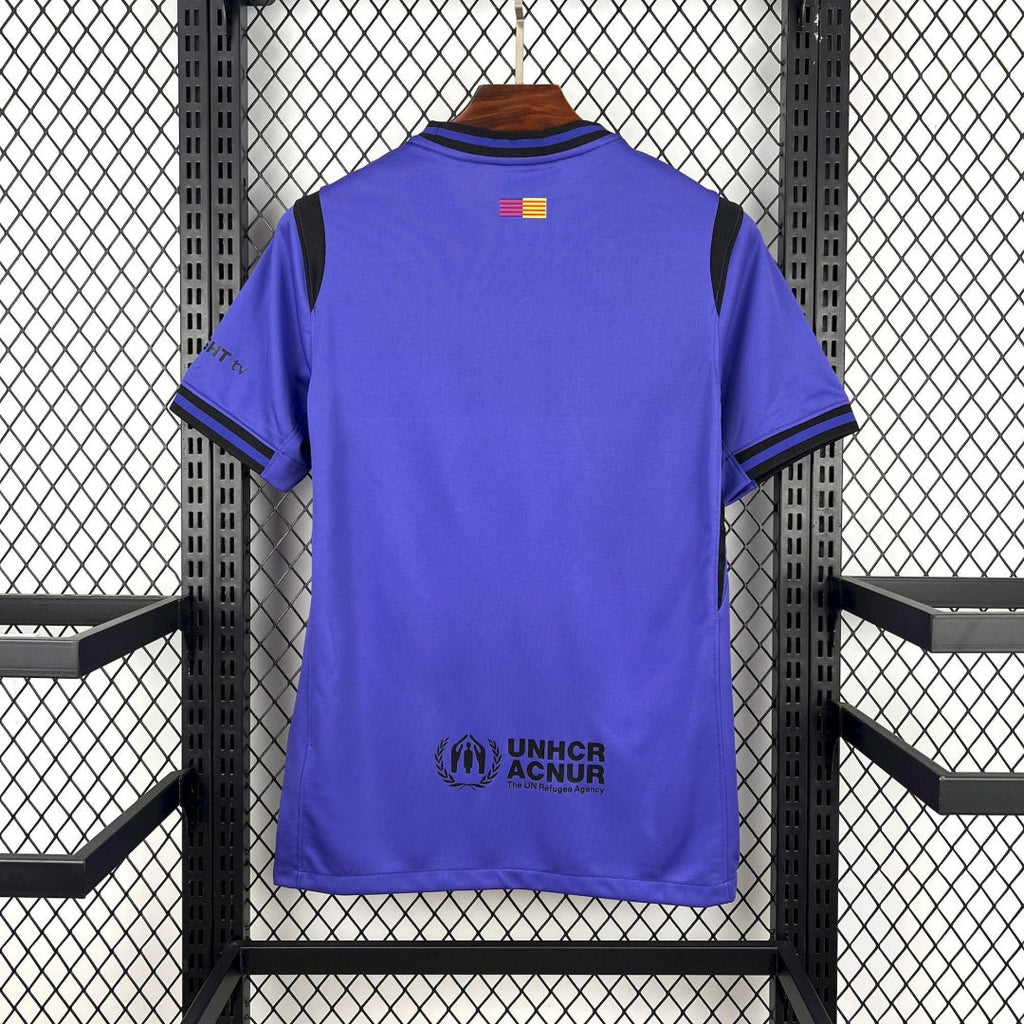 Maillot de football Barcelone 24/25 violet Le 12 -ème Maillot, vue front avec logo et détails du design violet.