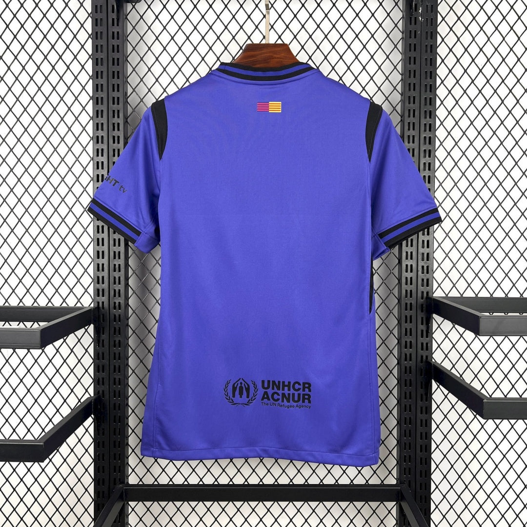 Maillot de football Barcelone 24/25 violet Le 12 -ème Maillot, vue front avec logo et détails du design violet.