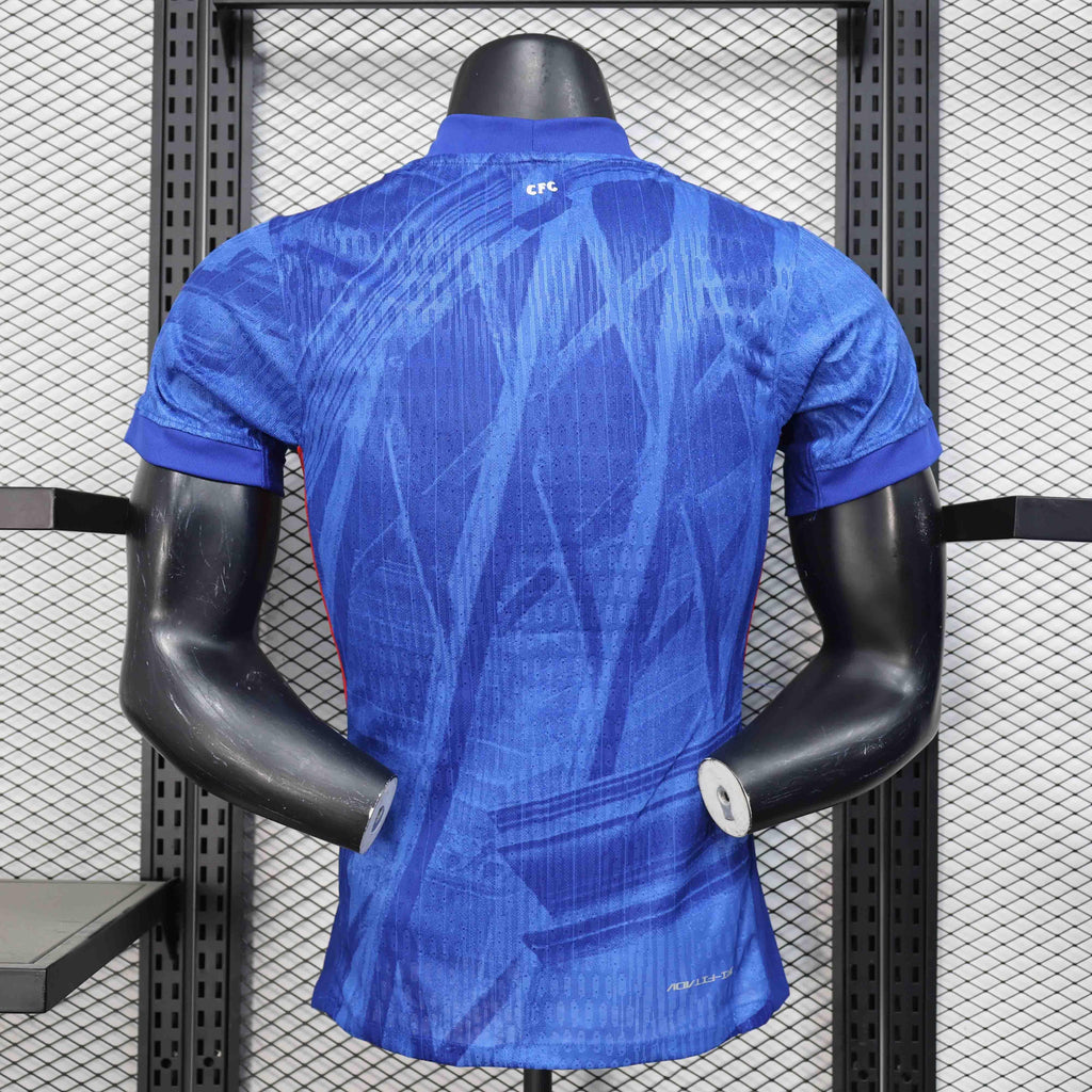 Maillot Chelsea 25-26 ans Le 12 -ème Maillot, maillot de football bleu avec logo et détails officiels.