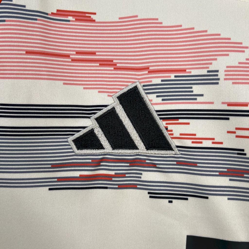 Maillot extérieur Bayern Munich 2025-26 Le 12 -ème Maillot, maillot de football avec logo et détails du club.