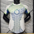 Maillot blanc de l'équipe Algérie 25/26, modèle spécial, fabriqué par Le 12 -ème Maillot, vue de face avec logo et détails.